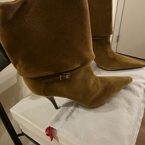 Women's Pointed-Toe Suede Mid-Heel Boots in Mustard